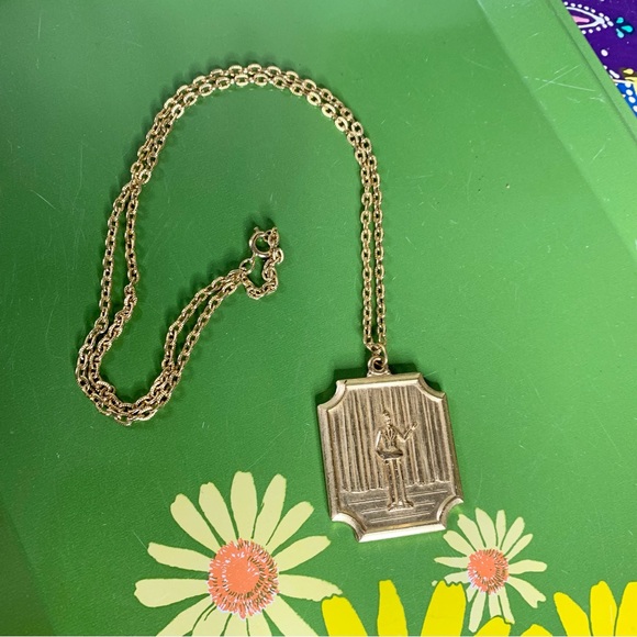 70s Medallion Necklace - Picture 3 of 7